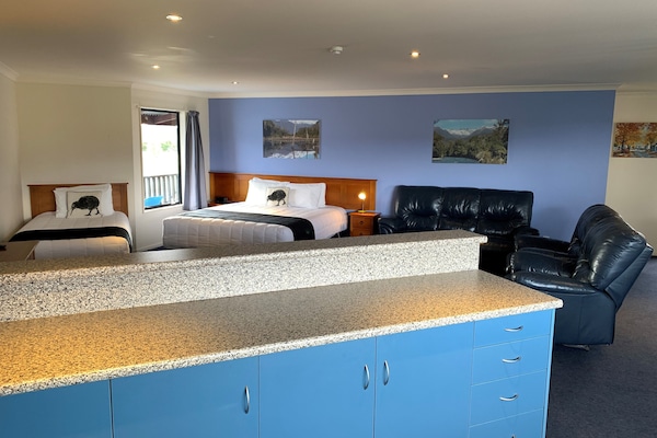One Bedroom Apartment, Multiple Beds, Non Smoking, Full Kitchen (Upstairs)