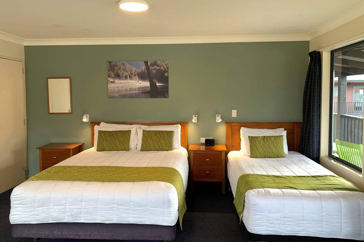 Superior Studio, Multiple Beds, Non Smoking, Kitchenette (Upstairs) | WiFi (free), bed sheets