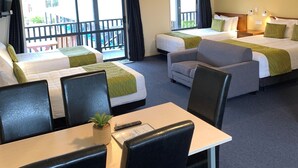 Superior Studio, Multiple Beds, Non Smoking, Kitchenette (Upstairs) | 무료 WiFi, 침대 시트