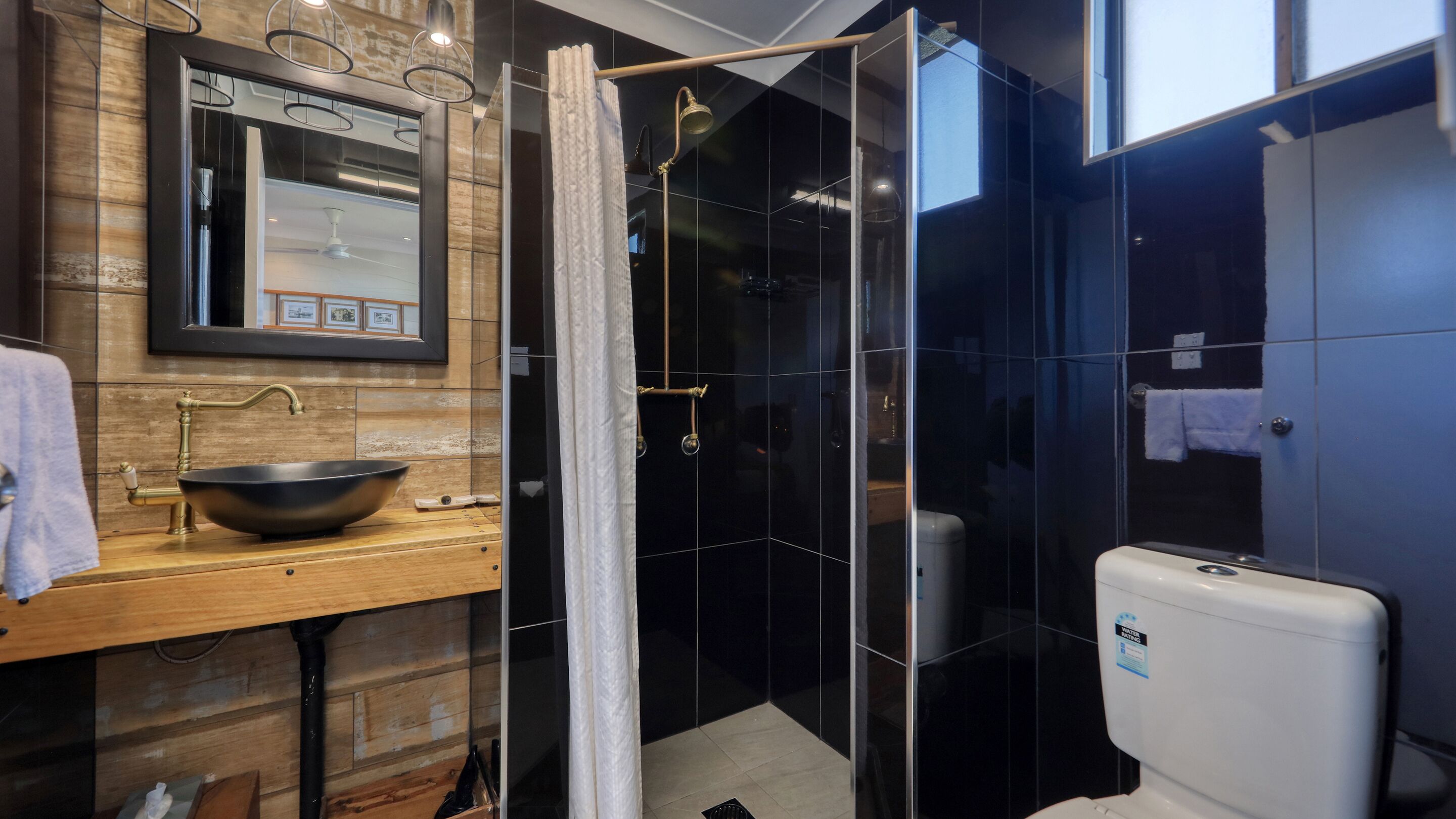 Standard Suite, 1 Bedroom, Non Smoking, Kitchenette (Twin Room) | Bathroom | Shower, free toiletries, hair dryer, towels