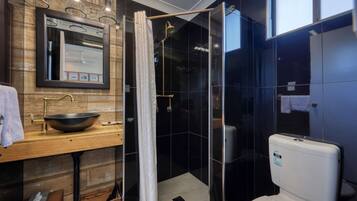 Standard Suite, 1 Bedroom, Non Smoking, Kitchenette (Twin Room) | Bathroom | Shower, free toiletries, hair dryer, towels