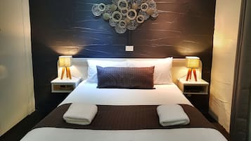 Standard-Suite, 1 Schlafzimmer, Nichtraucher, Kochnische (Queen Bed Single Guest) | 1 Schlafzimmer, Bügeleisen/Bügelbrett, kostenloses WLAN, Bettwäsche