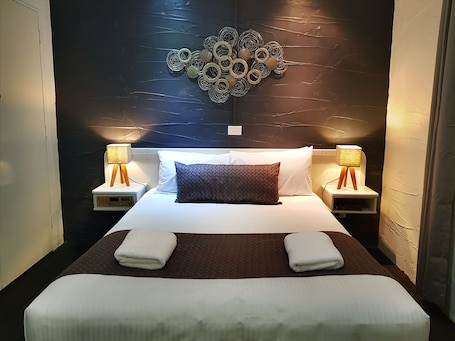 Standard Suite, 1 Bedroom, Non Smoking, Kitchenette (Queen Bed Single Guest) | 1 bedroom, iron/ironing board, free WiFi, bed sheets