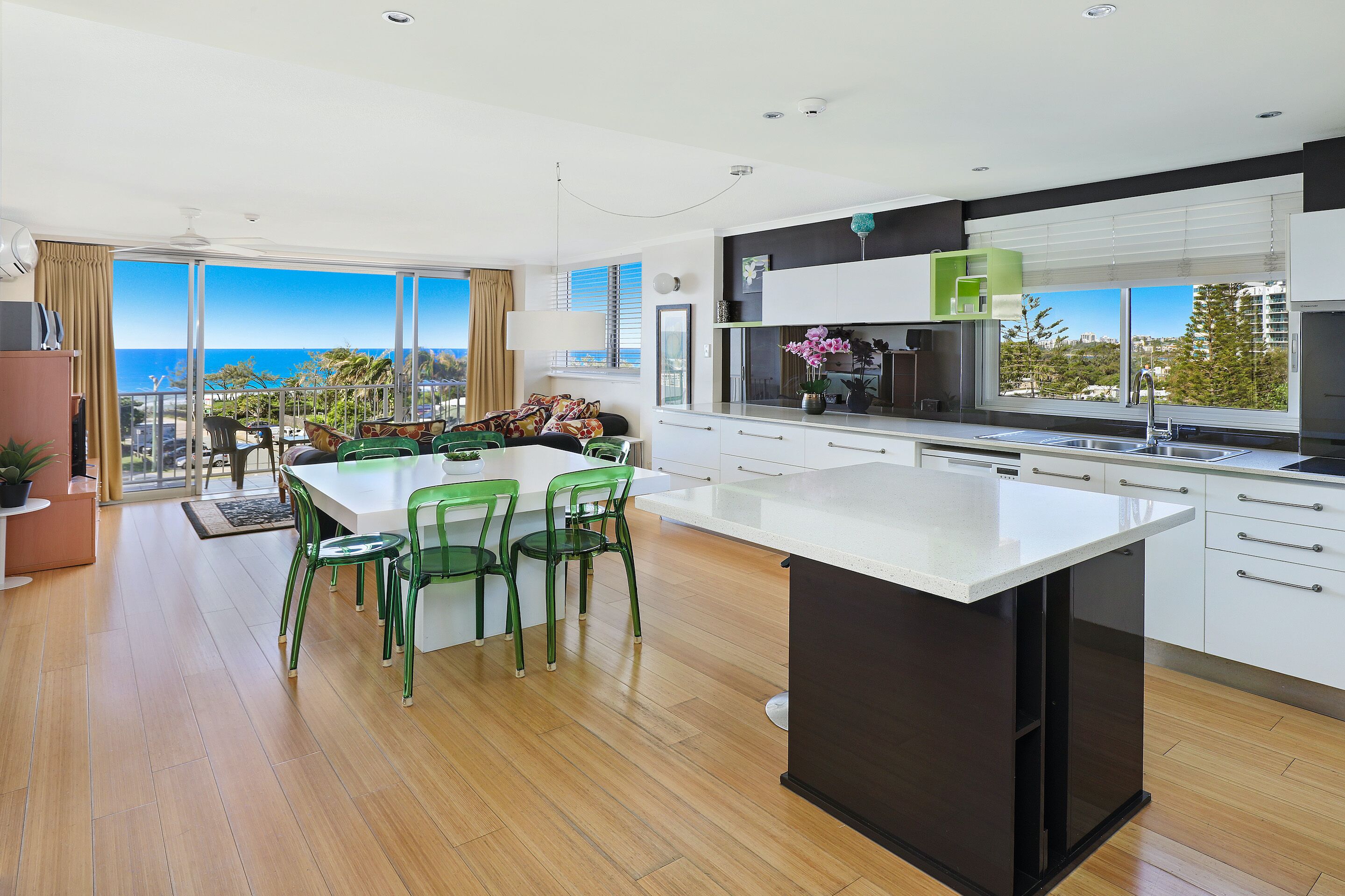 3 Bedroom Filtered Ocean Views | Living area