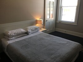 Standard Room, 1 Queen Bed, Non Smoking (Queen)