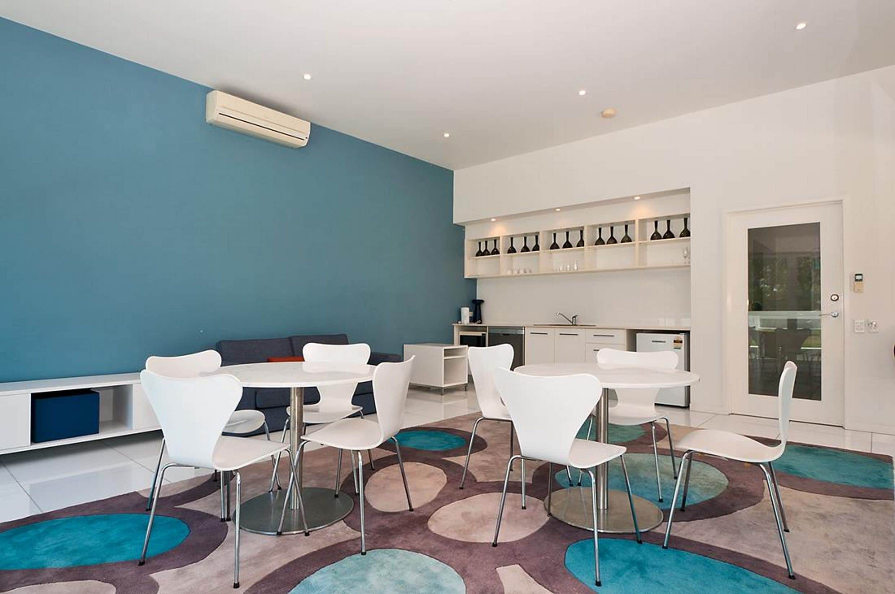 Silvershore Apartments on the Broadwater — image 29