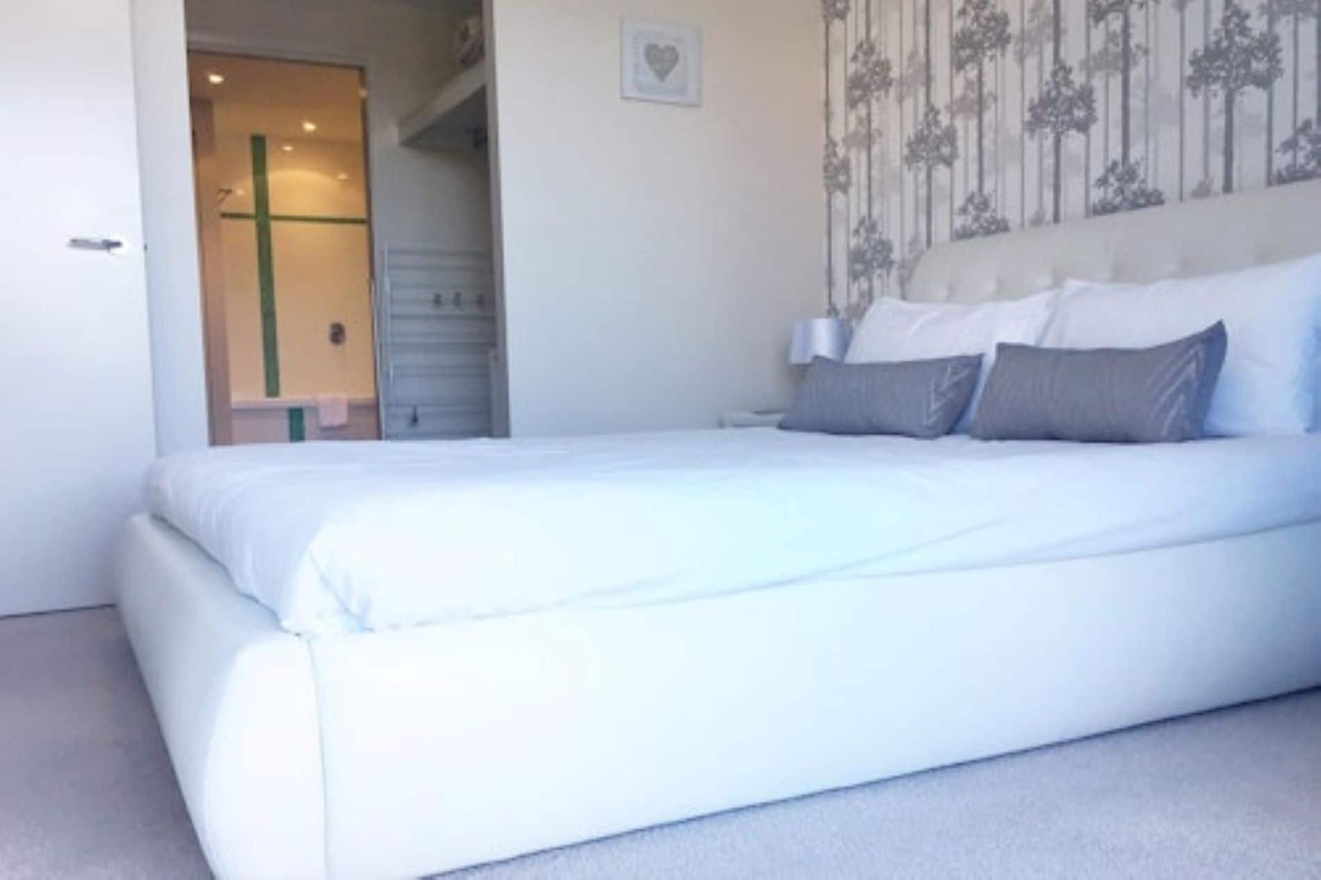 Superior-Apartment, 1 Schlafzimmer (Hinterland View) | Individuell dekoriert, individuell eingerichtet, Bügeleisen/Bügelbrett