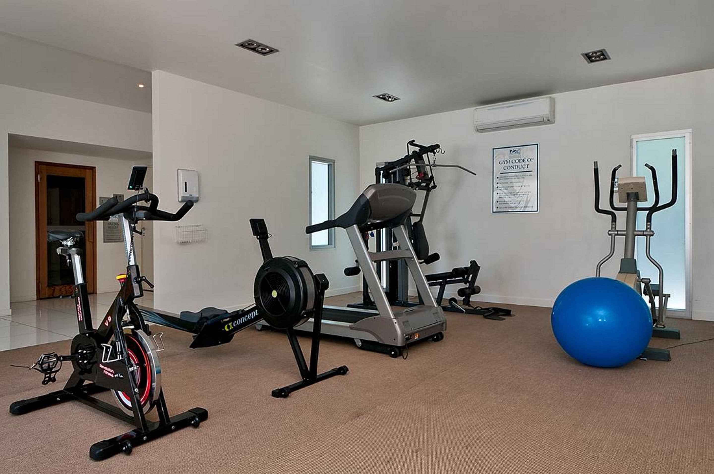 Silvershore Apartments on the Broadwater — image 27