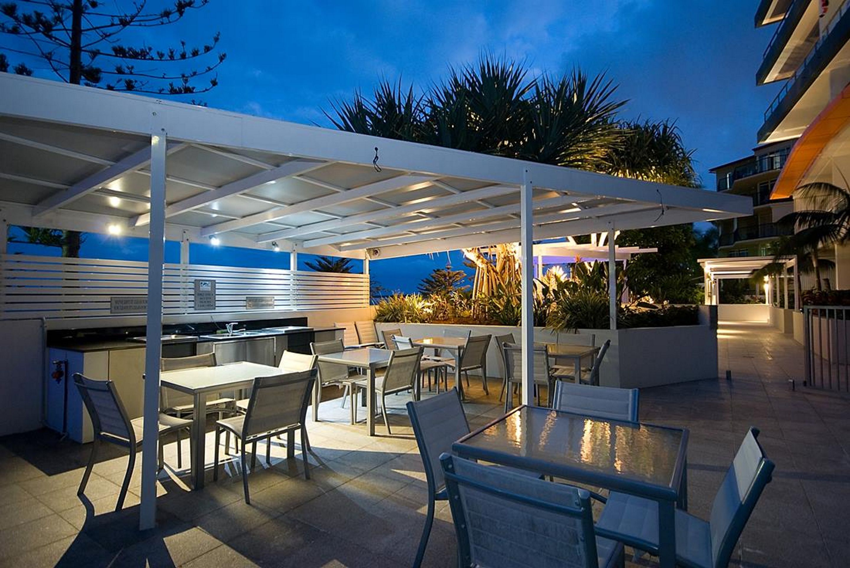 Silvershore Apartments on the Broadwater — image 23