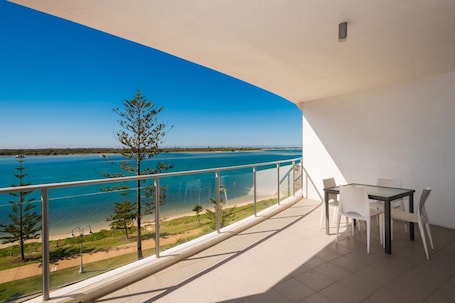 1 Bedroom + Study, Broadwater View | View from room