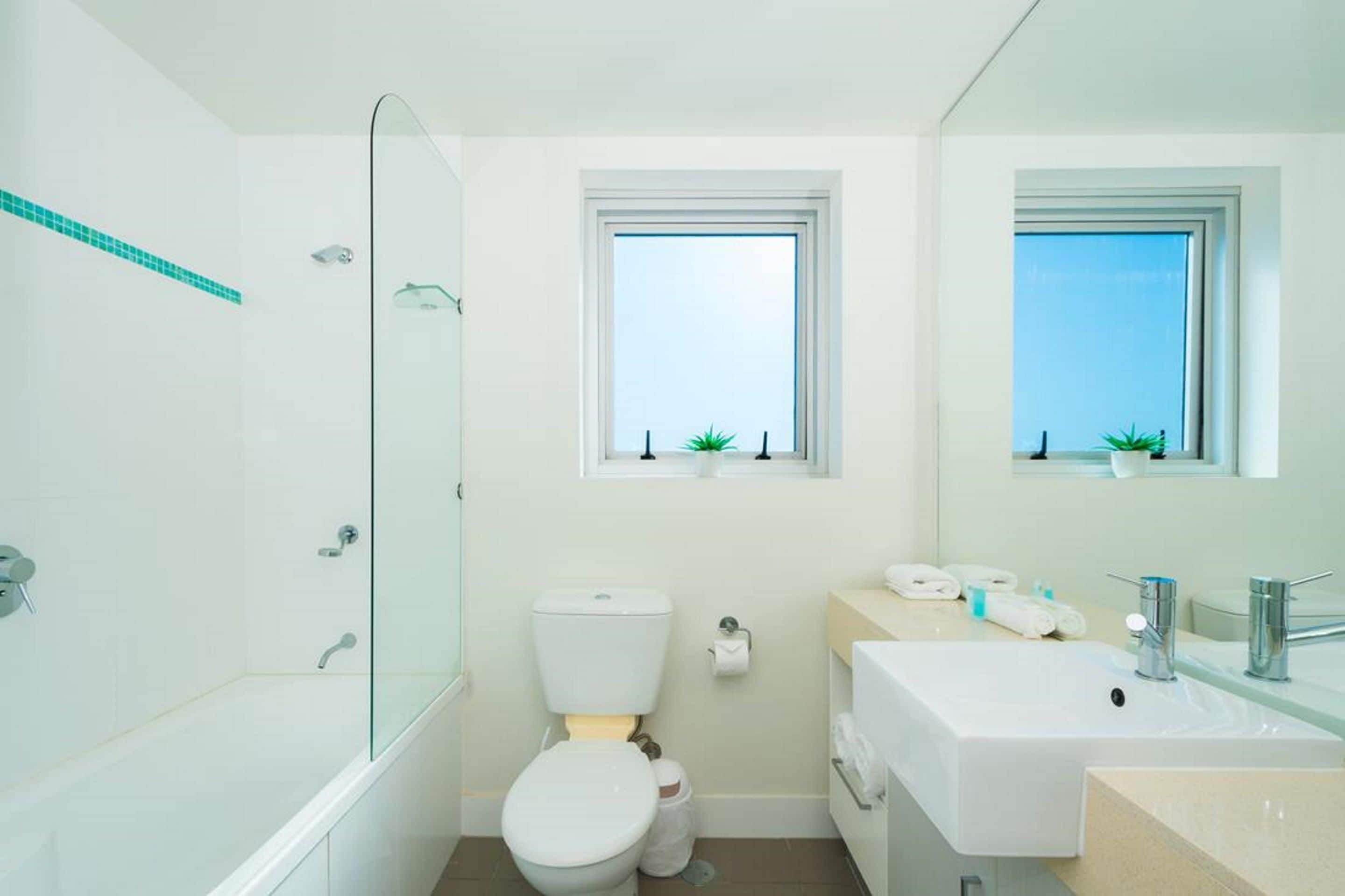 Silvershore Apartments on the Broadwater — image 12