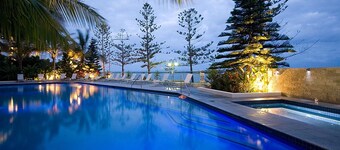 Silvershore Apartments on the Broadwater