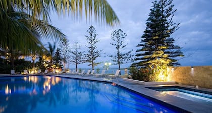 Silvershore Apartments on the Broadwater