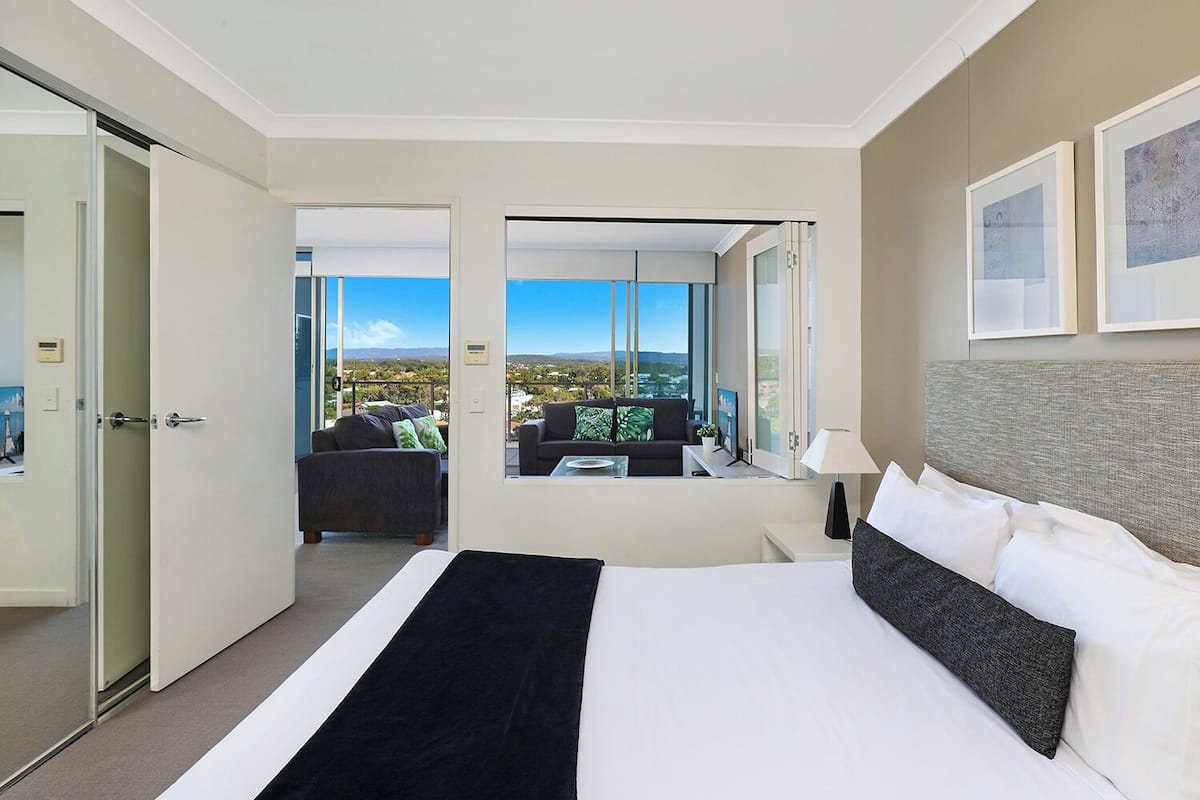 Two Bedroom Apartment (Pool Access) | Decoración personalizada y muebles diferentes