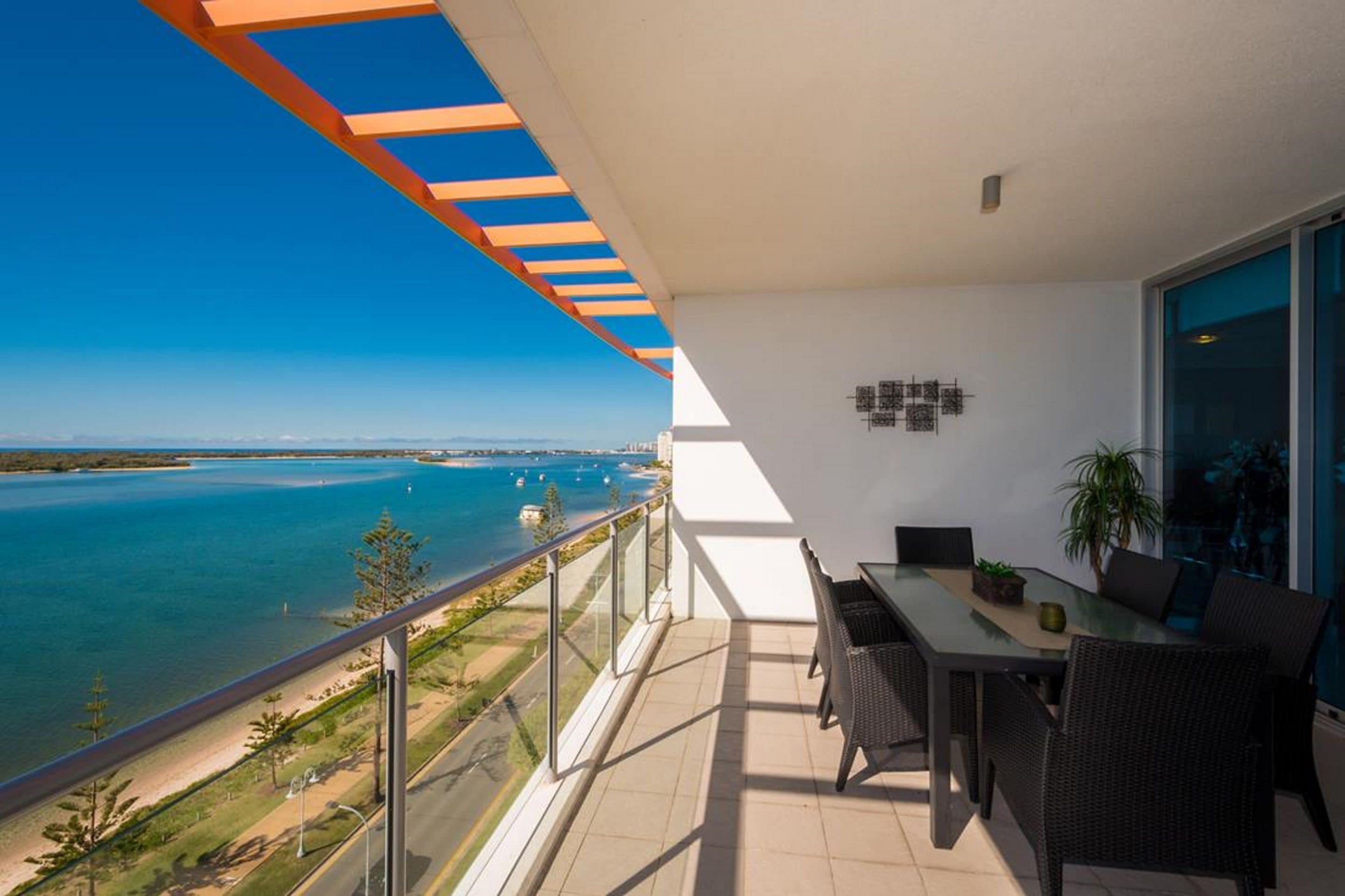 Silvershore Apartments on the Broadwater — image 5