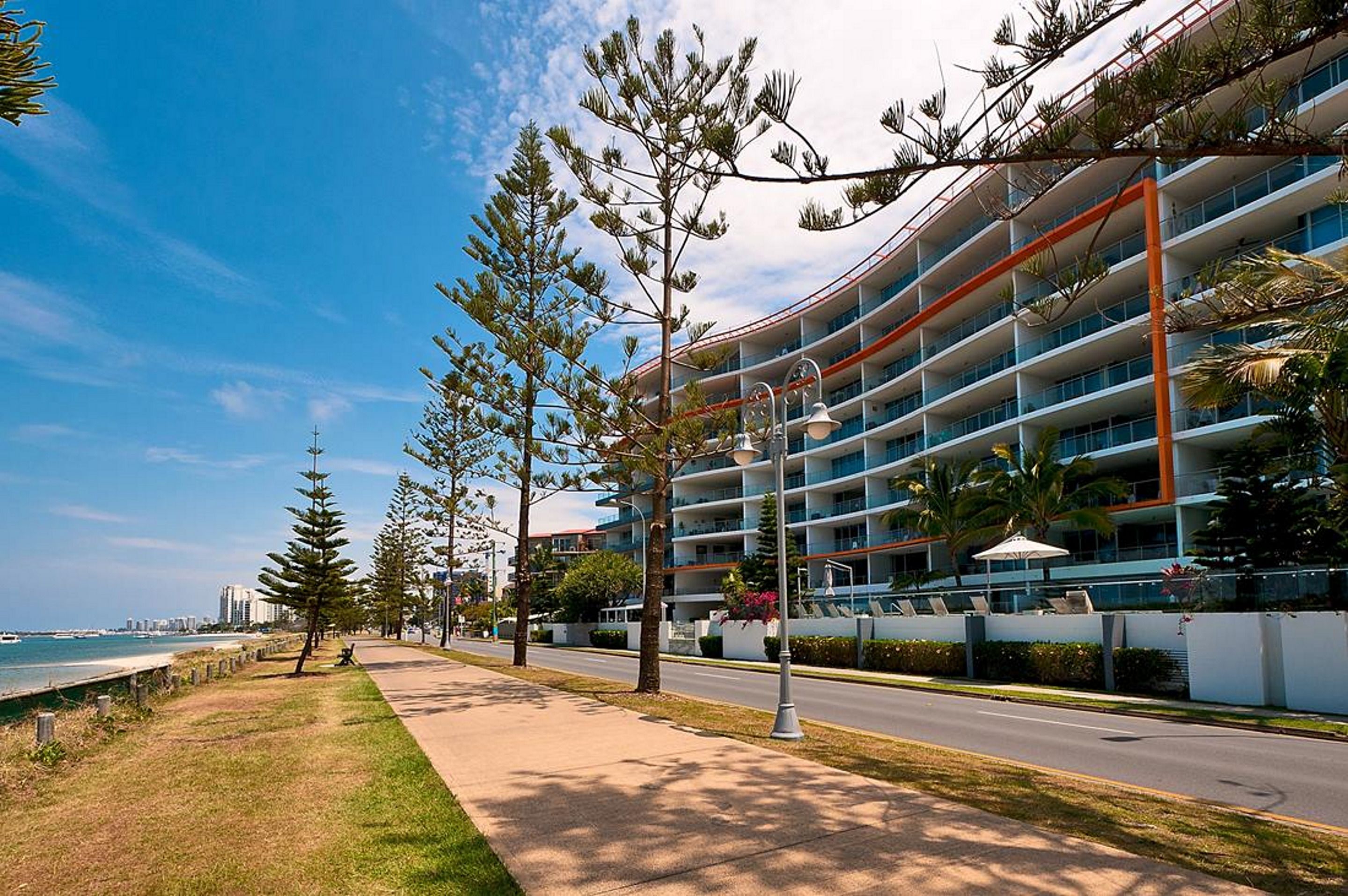 Silvershore Apartments on the Broadwater