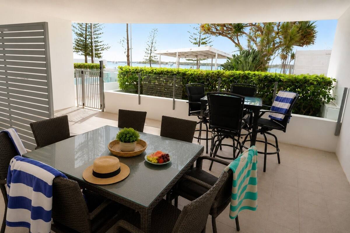 Two Bedroom Apartment (Pool Access) | Hiên