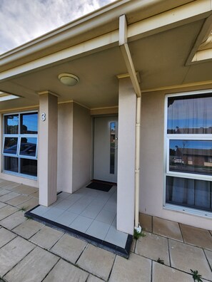 Front of property - Ethelton Serviced Apartments (Ethelton)