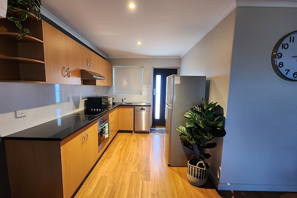 Standard Apartment, 2 Bedrooms | Private kitchen