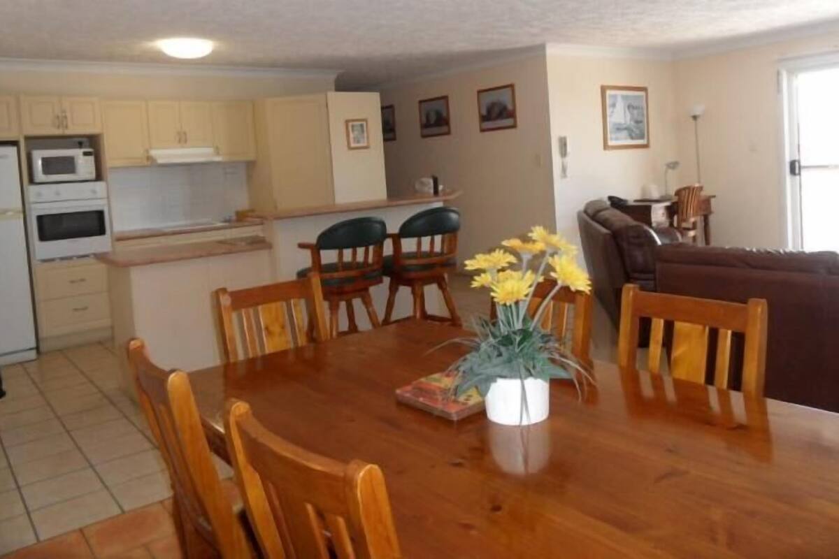 Standard Apartment, Multiple Bedrooms, Non Smoking, Kitchen (3 Bedroom Apartment) | In-room dining