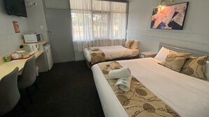 デラックス ダブルまたはツインルーム 禁煙 | ミニバー、デスク、アイロン / アイロン台、WiFi (無 料)