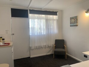 Rom – standard, 1 queensize-seng, ikke-røyk (Queen) | Minibar, skrivebord, strykejern/-brett og wi-fi (inkludert)