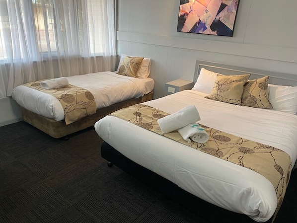 Deluxe Double or Twin Room, Non Smoking | Exterior - Charlton Motel - Victoria (Charlton)