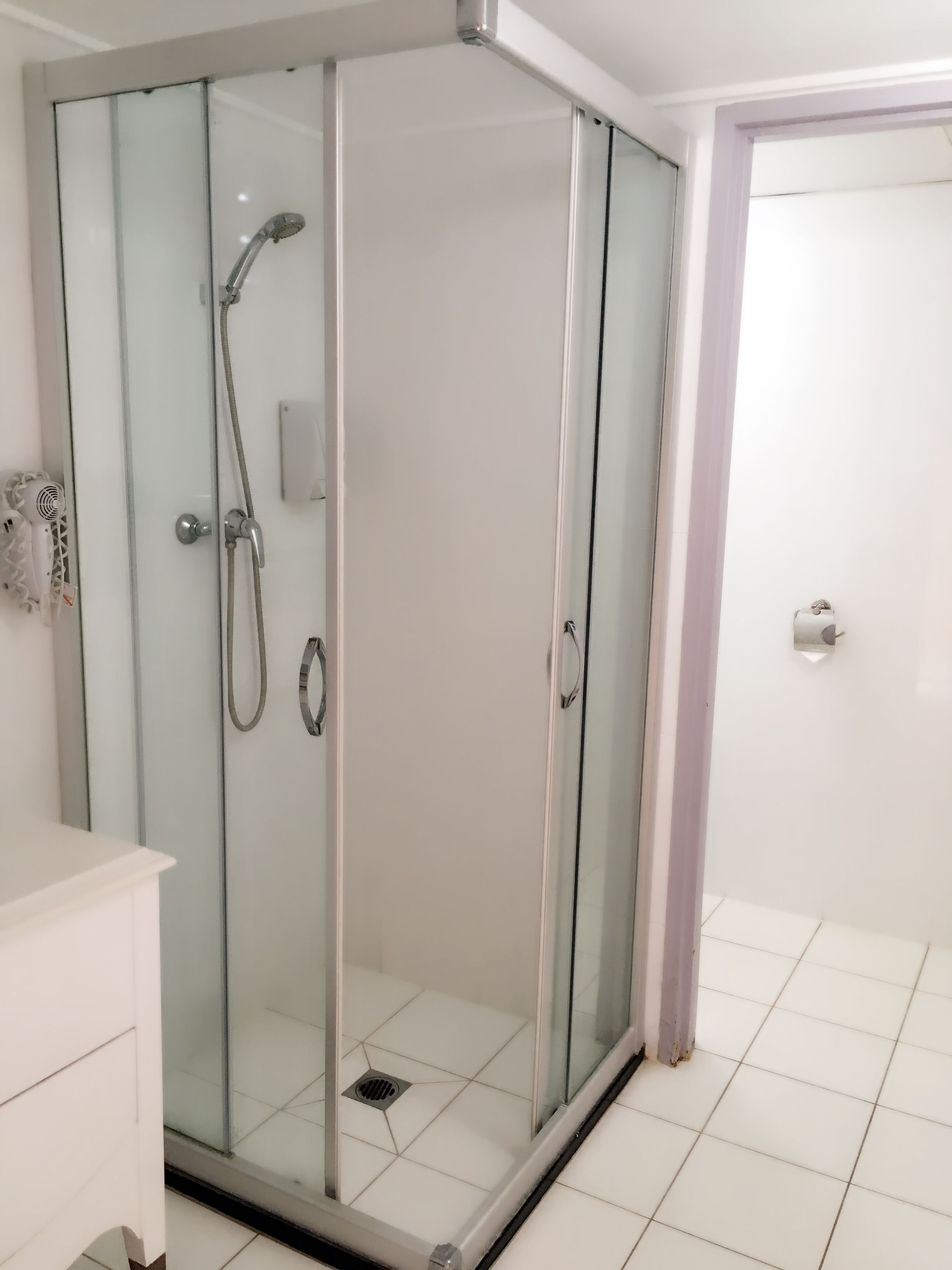 Suite exécutive, 1 chambre, non-fumeur | Douche de la salle de bain
