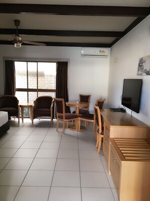 Executive Suite, 1 Bedroom, Non Smoking | Room amenity