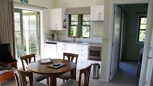 Suite estándar, 2 habitaciones, para no fumadores, cocineta (Bellbird) | Cocineta privada