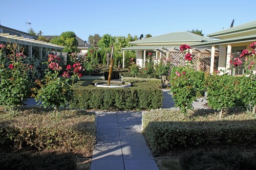 Clive Colonial Cottages