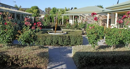 Clive Colonial Cottages