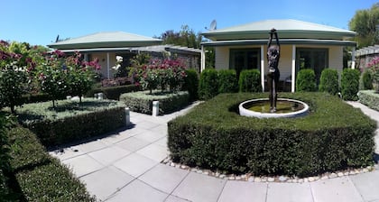 Clive Colonial Cottages