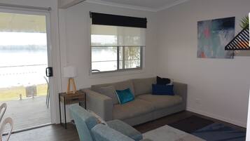 Cottage, 4 Bedrooms, Lake View, Lakeside | Living room | 42-inch flat-screen TV with digital channels, LED TV, Netflix