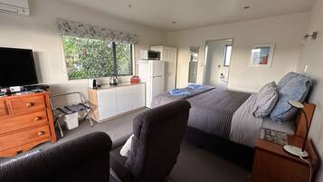 Estudio, 1 cama de matrimonio grande (Unit) | Ropa de cama de alta calidad y colchones con acolchado adicional