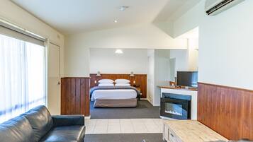 Spa Studio | Living area | TV