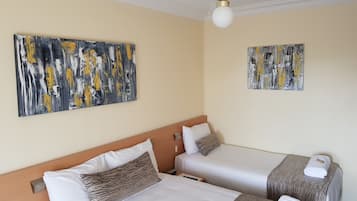 Quarto standard, para não fumantes (Standard Double) | Ferros/tábuas de passar roupa, Wi-Fi de cortesia, roupa de cama