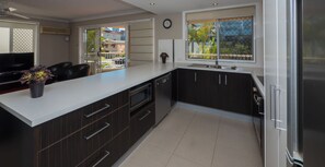 Căn hộ Tiêu chuẩn, 2 phòng ngủ, 2 phòng tắm | Bếp riêng | Tủ lạnh, lò vi sóng, lò nướng, bếp nấu 