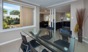 2 Bedroom 2 Bathroom Apartment | In-room dining