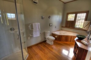 Bathroom - Cedar House (Gisborne)