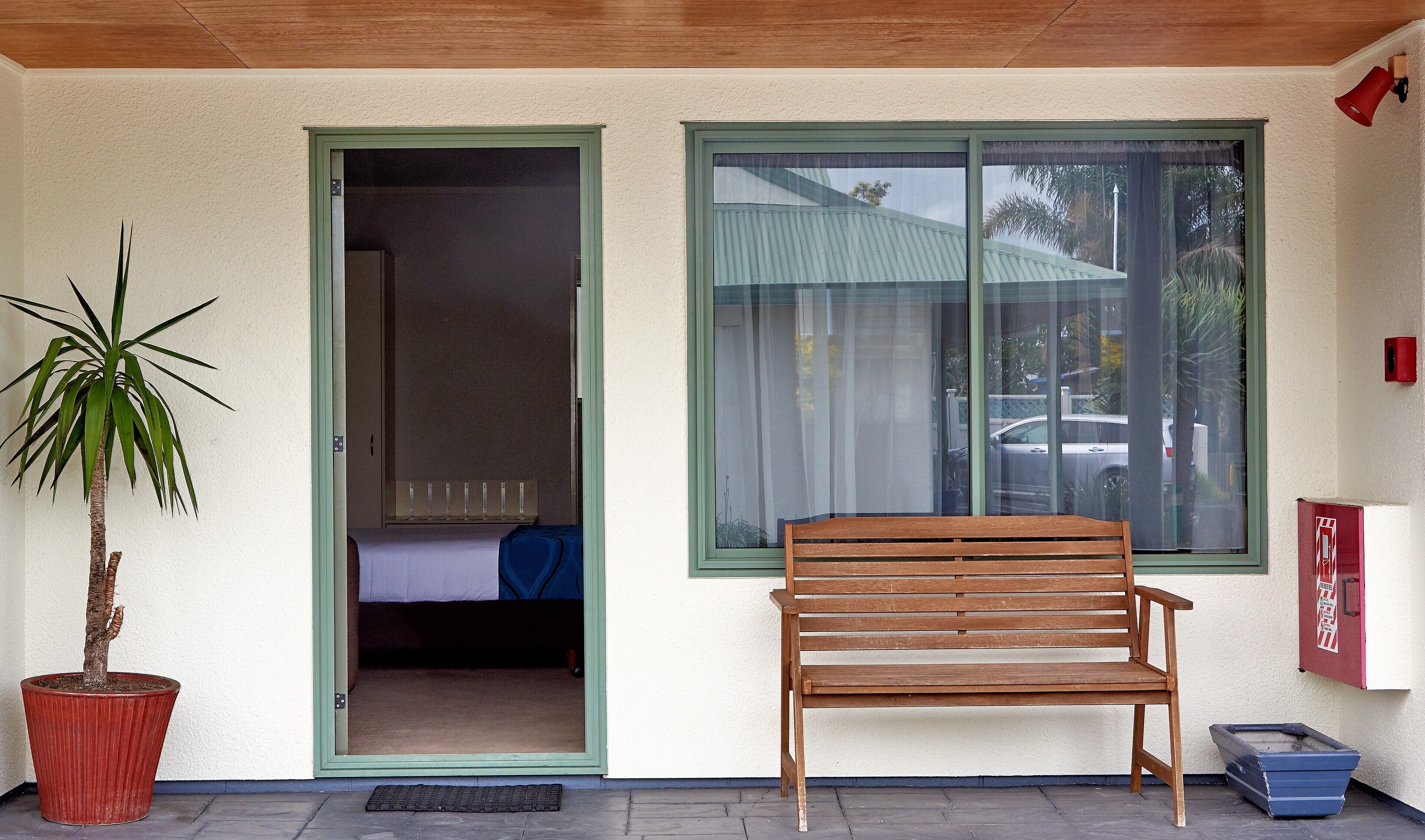 المنشأة من الخارج