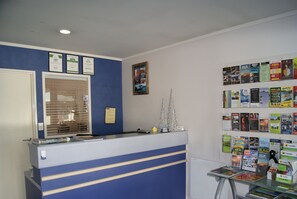 Interior entrance - Barringtons Motor Lodge (Whakatane)