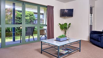 2 Bedroom Suite with Spa Bath | Living area