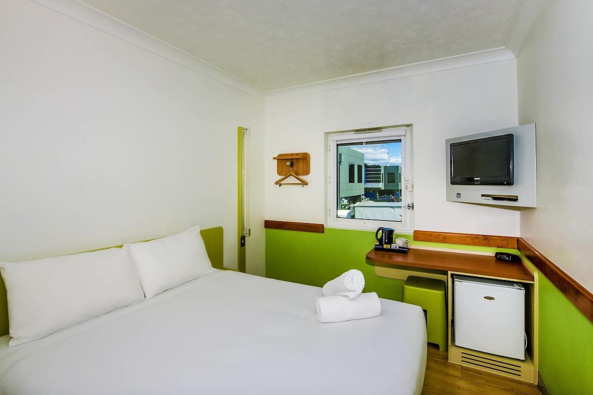 Standard Room, 1 Queen Bed