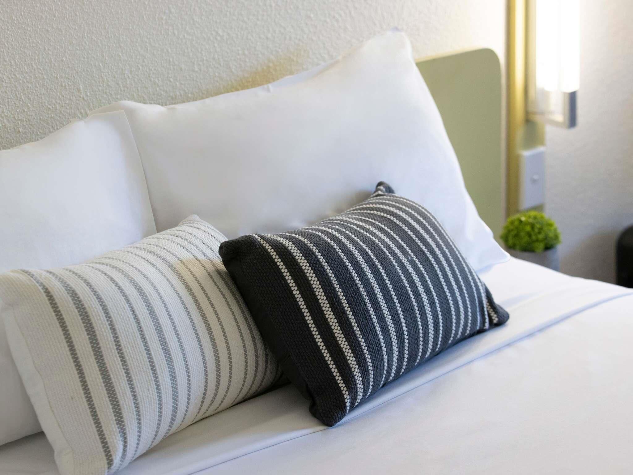 Standard Room, 1 King Bed | Premium bedding, laptop workspace, blackout drapes, cribs/infant beds