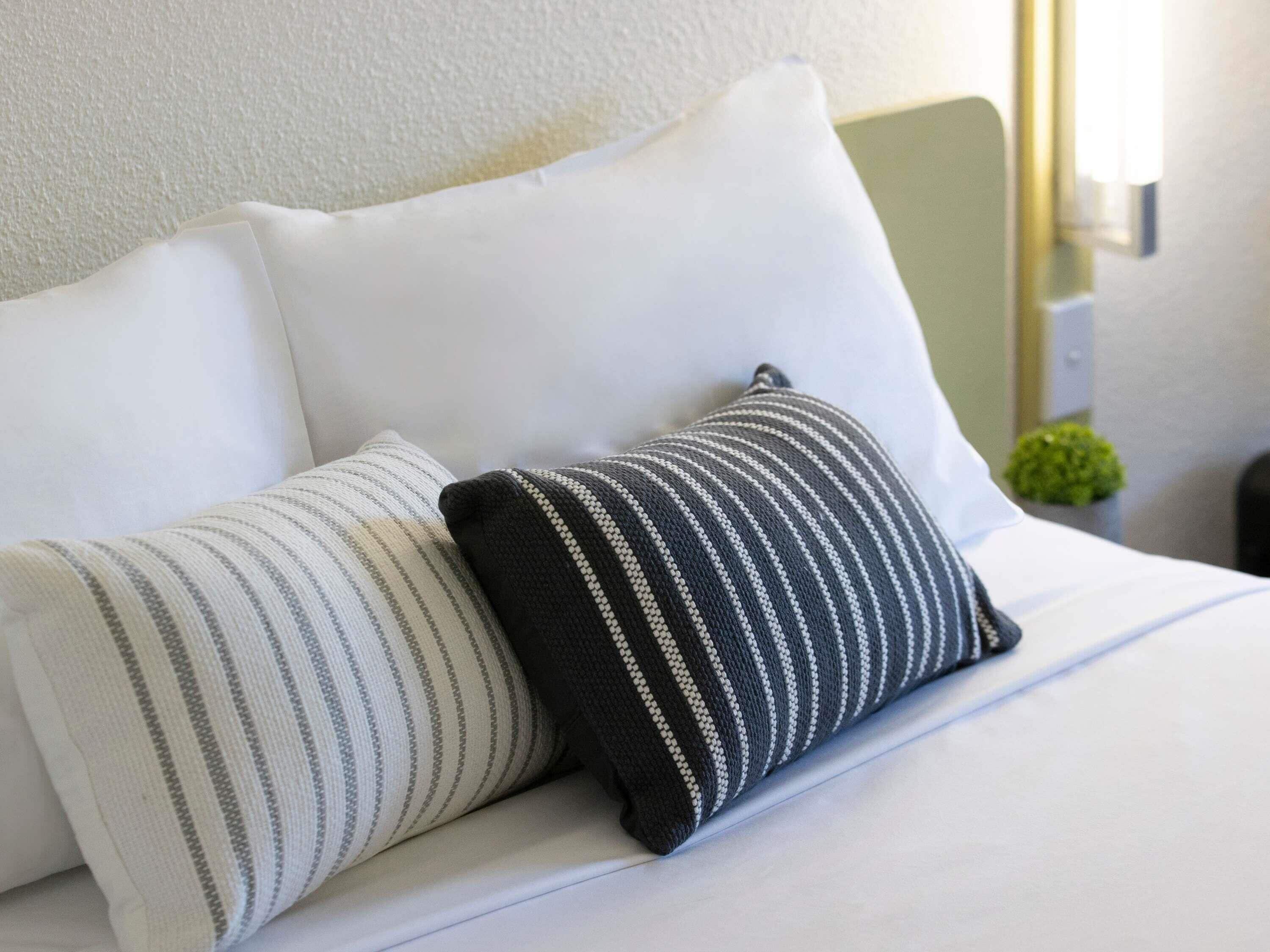 Standard Room, 1 King Bed | Premium bedding, laptop workspace, blackout drapes, cribs/infant beds