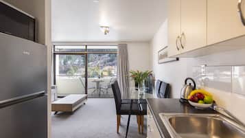 Appartamento Premium, 1 camera da letto, balcone (Private) | Pasti in camera