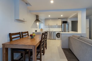 Large Two Bedroom Family Apartment - Abba Court Motel & Apartments (Queenstown)