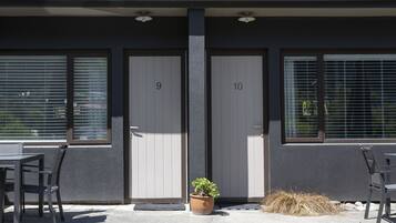 Down duvets, iron/ironing board, travel cot, free WiFi