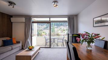 One Bedroom Apartment with Private Balcony | In-room dining